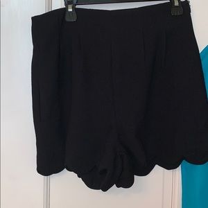Scallop shorts